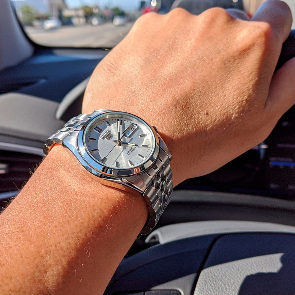 Reloj Seiko 5 Análogo Automático SNK355K1 Metálico 37mm Dando la Hora