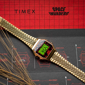 Reloj Timex Vintage T80 x Space Invaders TW2V30100 Dorado