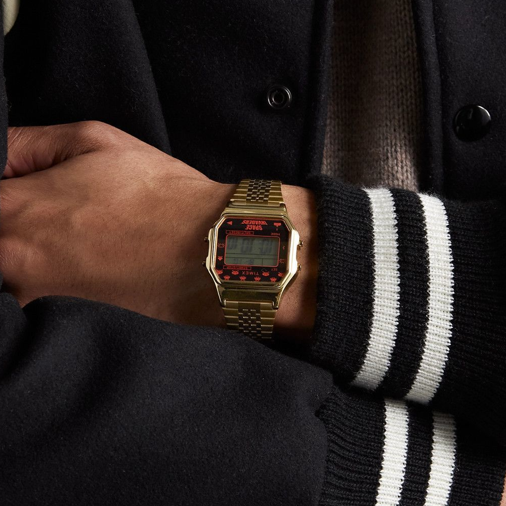 Reloj Timex Vintage T80 x Space Invaders TW2V30100 Dorado