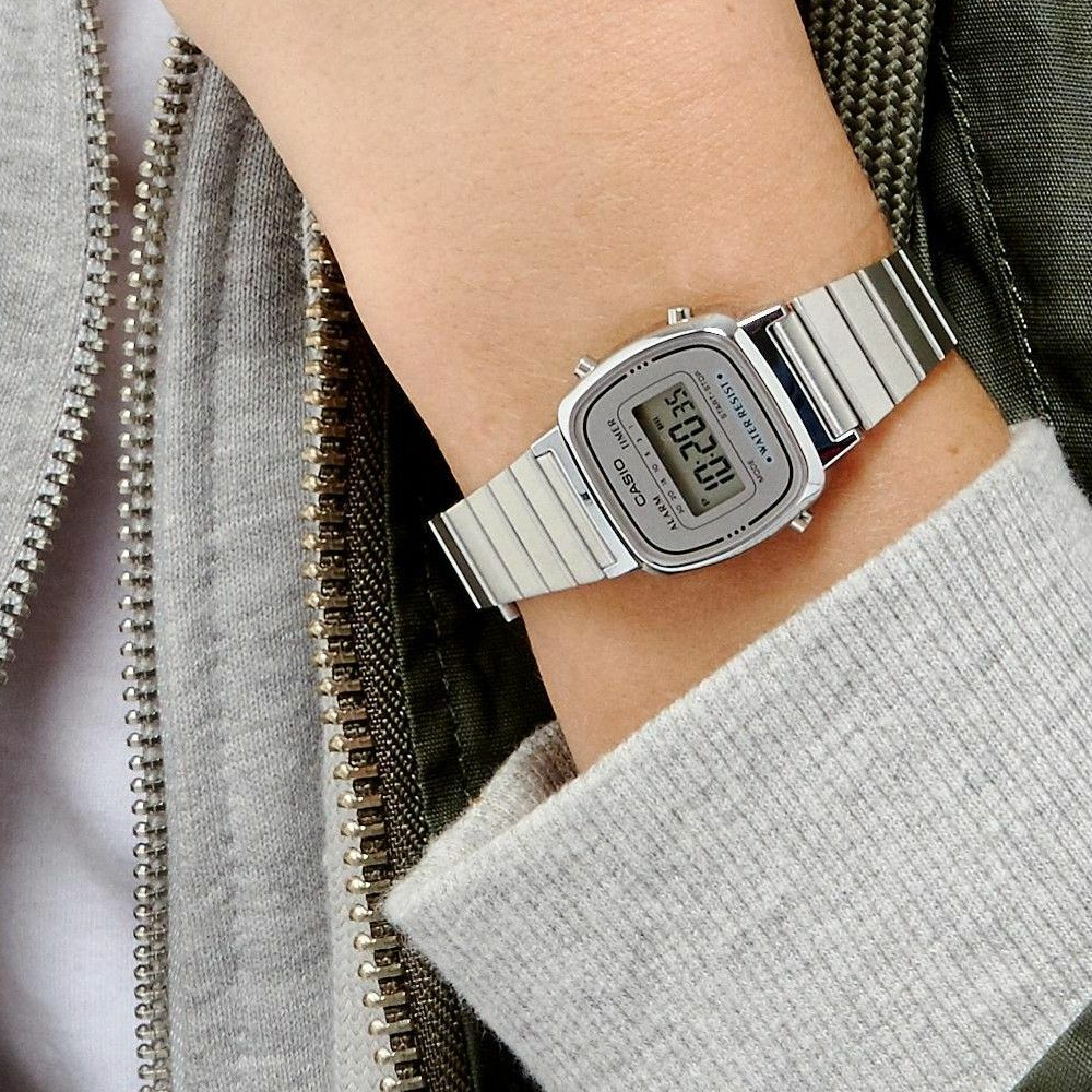Reloj Casio Vintage LA-670WEA-7E Plateado/Gris