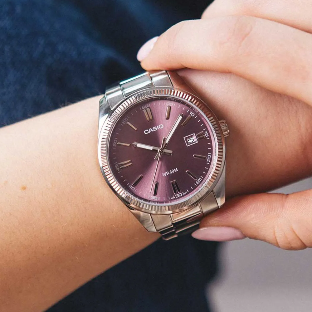 Reloj Casio Análogo MTP-1302PD-6A Morado 38,5mm Dando la Hora