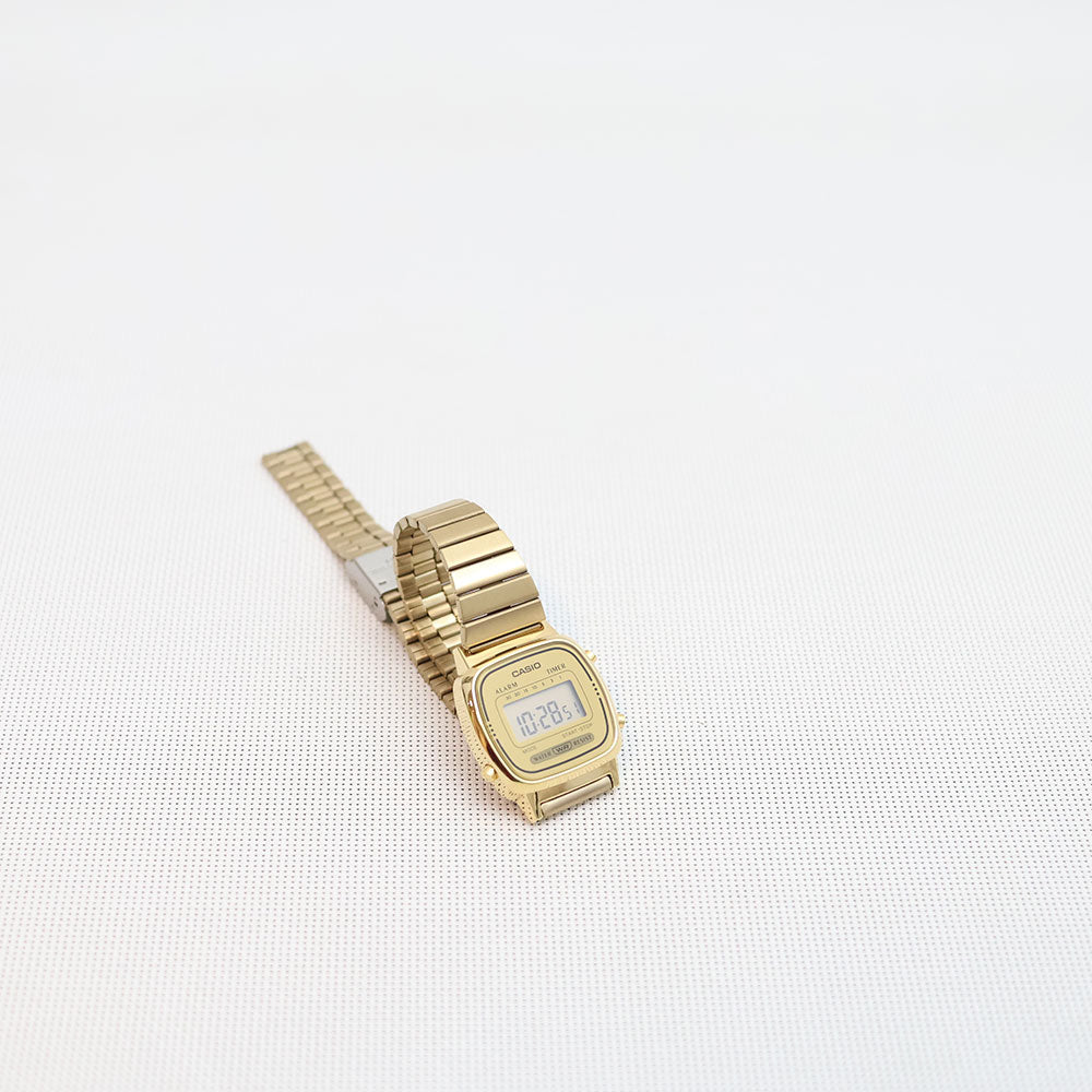 (Segunda Mano) Reloj Casio Vintage LA670WGA-9SDF Dorado