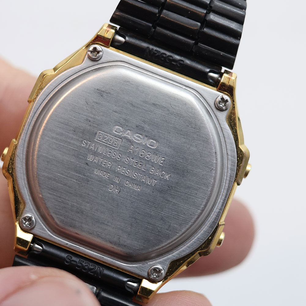 (Segunda Mano) Reloj Casio Vintage A168WEGB-1B Electroluminescence Dorado Negro