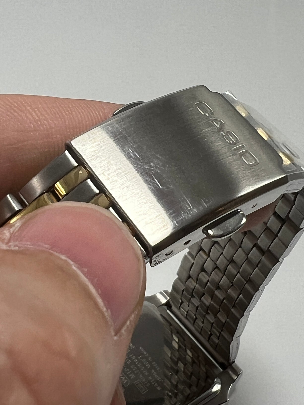 (Segunda Mano) Reloj Casio Tank Análogo MTP-B190SG-9B Caja Acero Dorado