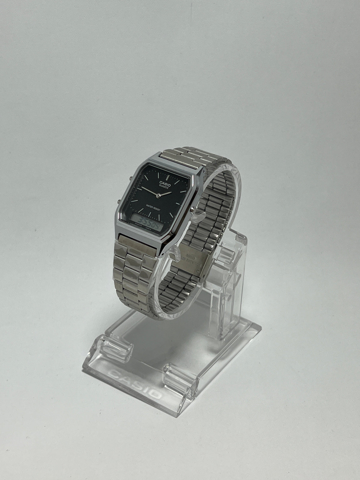 Reloj Casio Vintage AQ-230A-1DMQ Dial Negro [Segunda Mano]