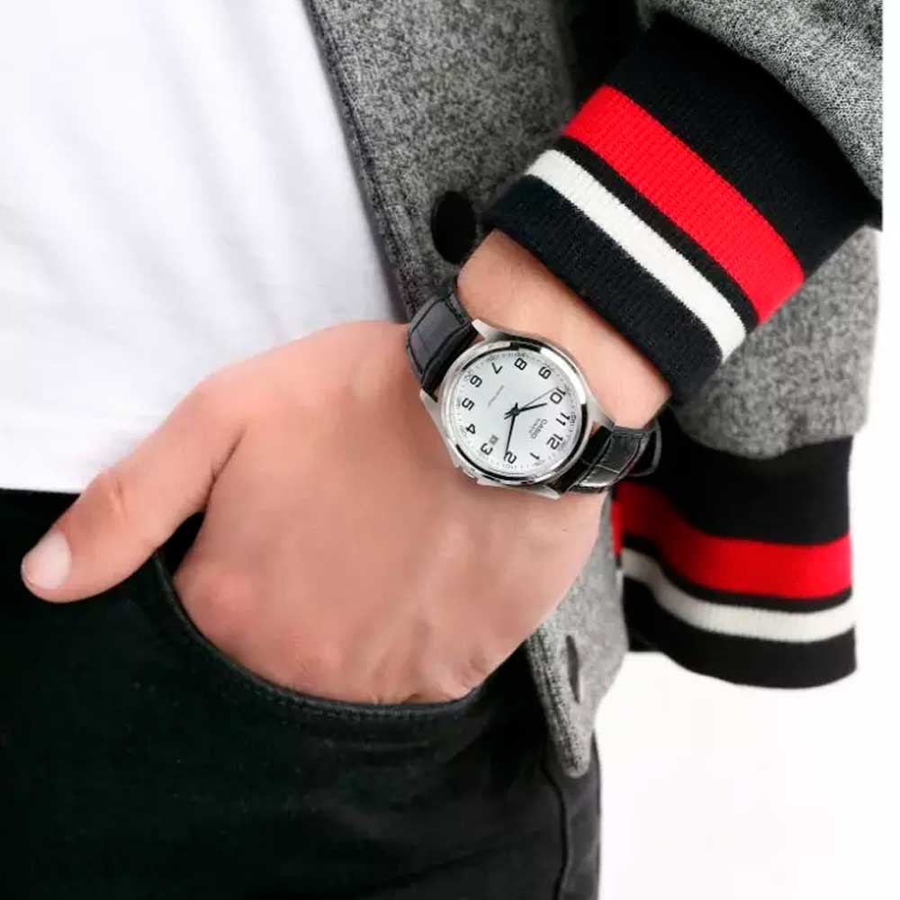 Reloj Casio Análogo MTP-1183E-7B Plateado Correa de Cuero Números