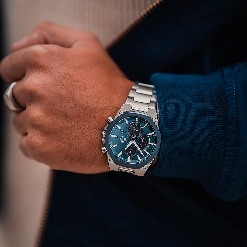 Reloj Casio Edifice EFS-S570DB-2ATough Solar Dando la Hora