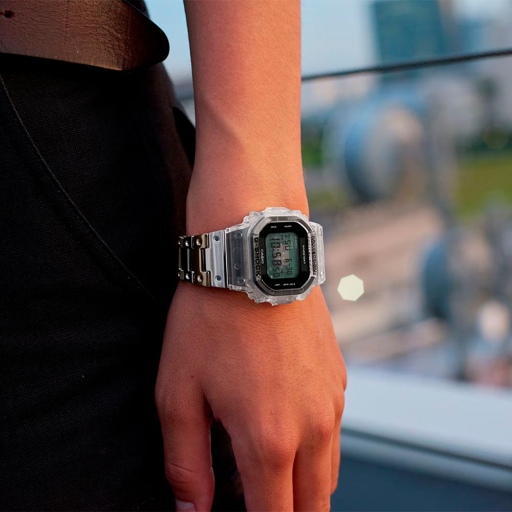 Reloj Casio G-Shock 40.º Aniversario DWE-5640RX-7DR - Dando la