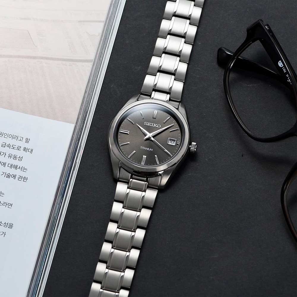 Reloj Seiko Conceptual SUR375 Quartz Titanium Sapphire 40mm