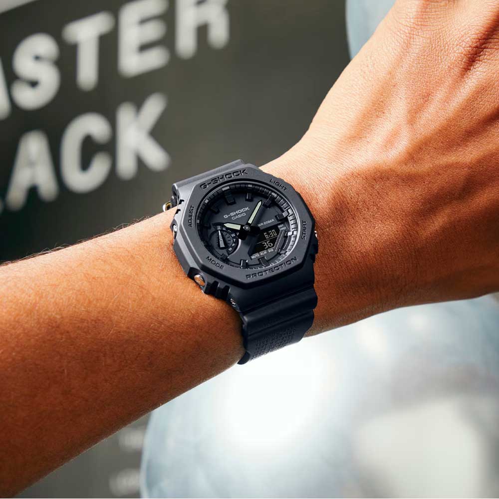 Reloj Casio G-Shock Royal Oak GA-2140RE-1ADR Carbon Core - Dando