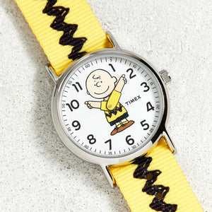 Reloj Análogo Timex Weekender Serie Peanuts x Charlie Brown - Dando la Hora