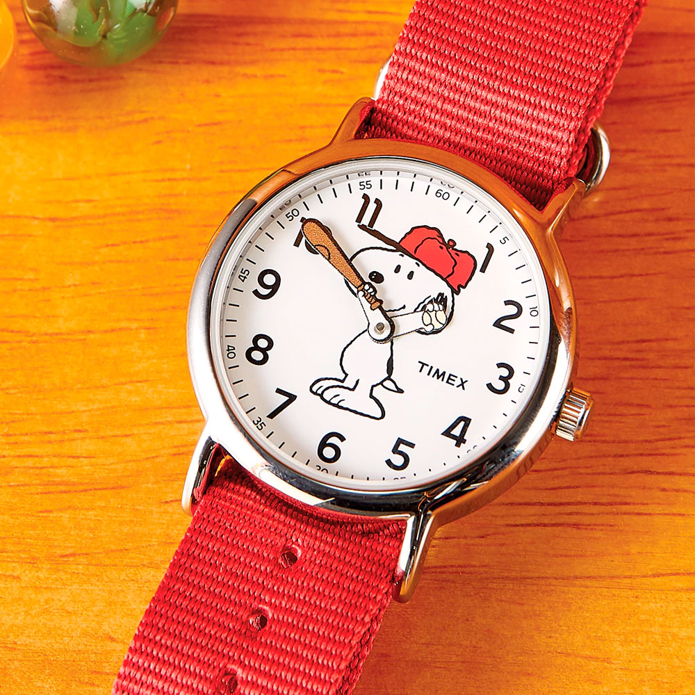 Reloj Análogo Timex Weekender Serie Peanuts x Snoopy Dando la