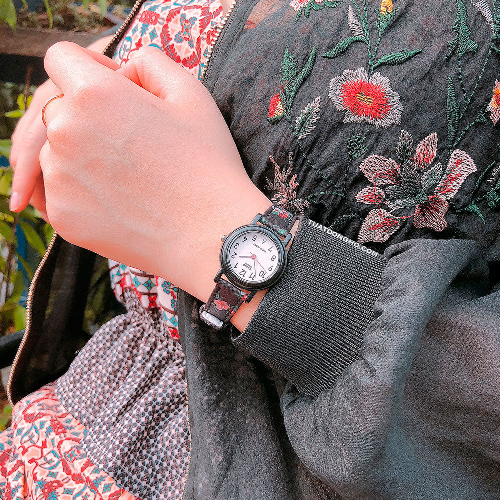 Reloj casio negro con rosa hotsell