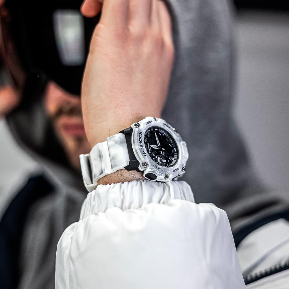 Reloj Casio G-Shock Análogo GA-2200GC-7ADR Carbon Core- Dando la