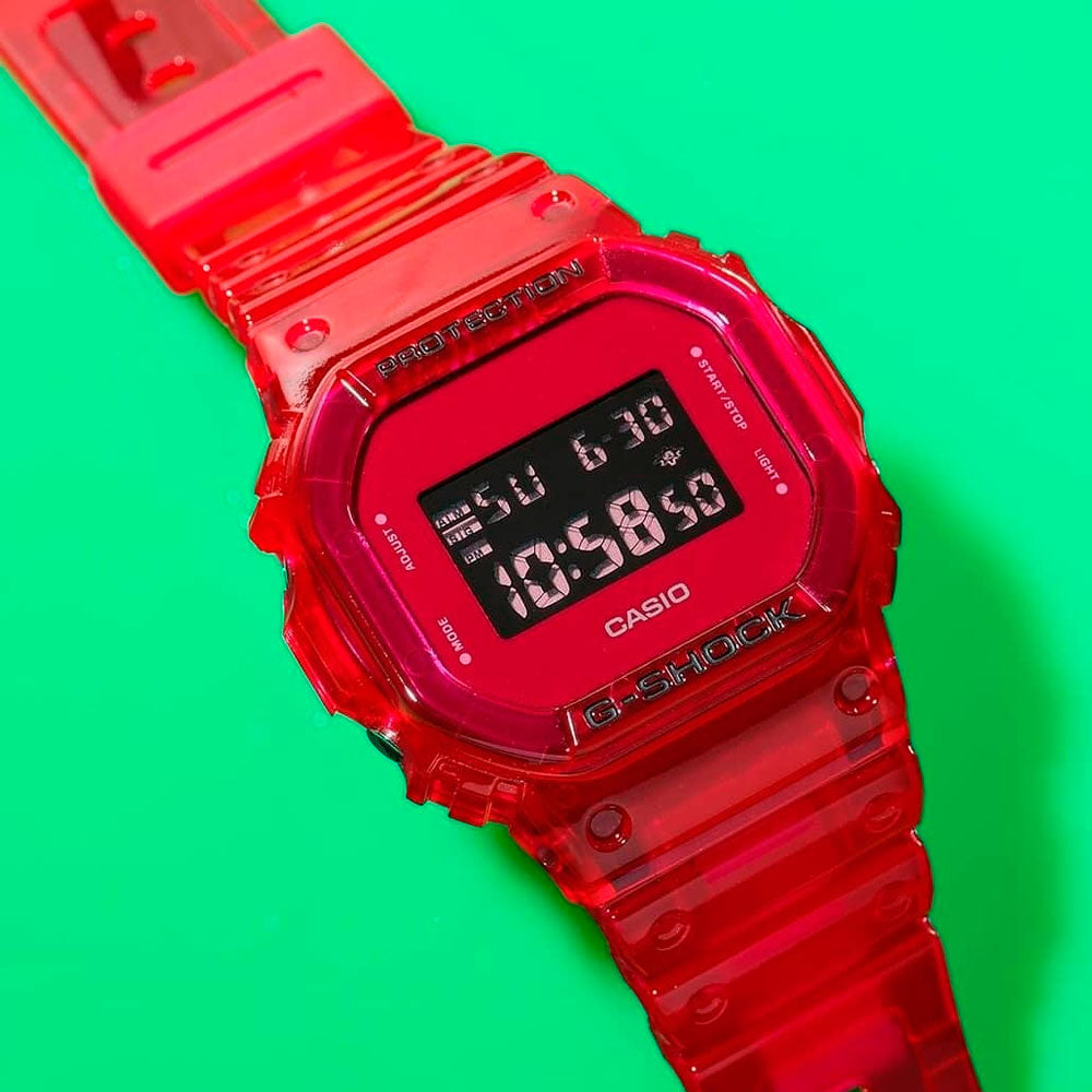 Reloj Casio G Shock Vintage DW 5600SB 4DR Rojo Dando la Hora Dando La Hora
