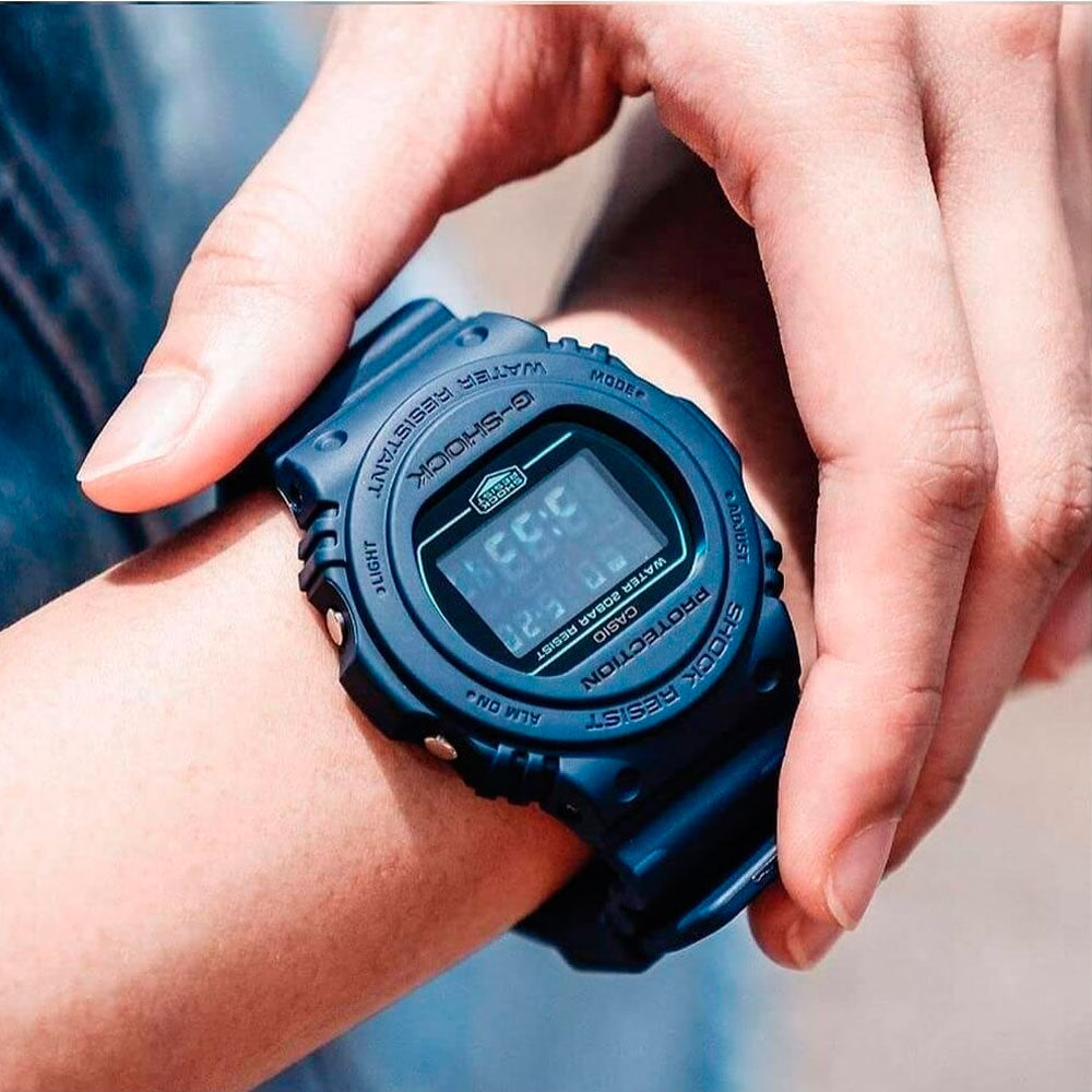 Reloj Casio G Shock Vintage DW 5700BBM 2DR Dando la Hora Dando