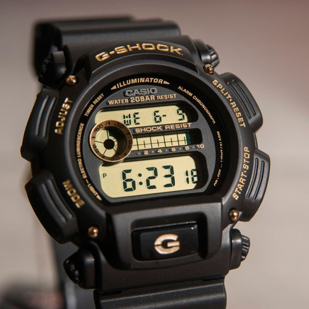 Reloj Casio G-Shock Vintage DW-9052GBX-1A9DR Negro Letras Doradas - Dando la Hora