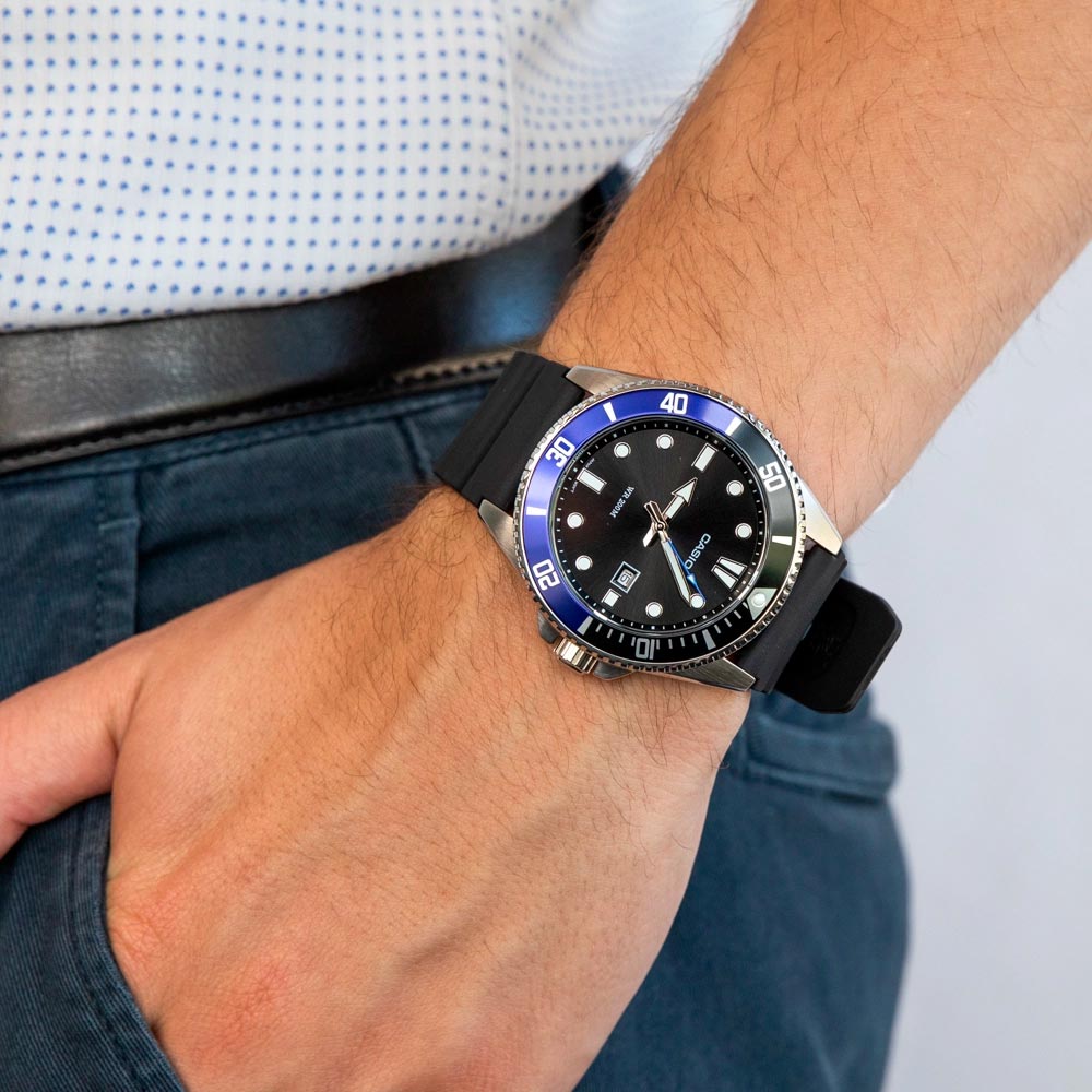Reloj Casio Submariner Marlin MDV-107-1A2VEF Batman - Dando la Hora