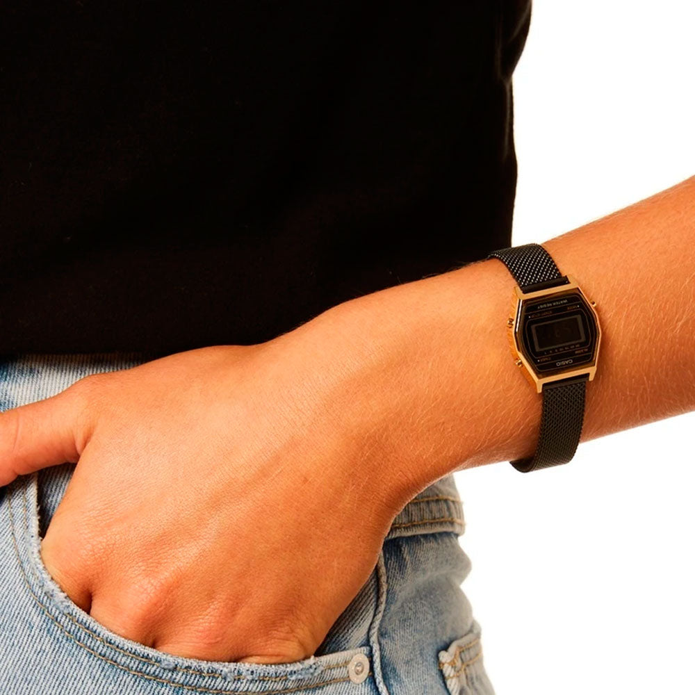 Reloj Casio Vintage LA690WEMB-1BDF DoradoNegro Milanese- Dando la Hora