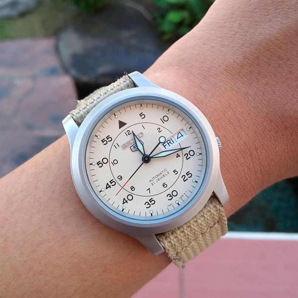 Reloj Seiko Análogo Automático SNK803K2 NATO Dando la Hora