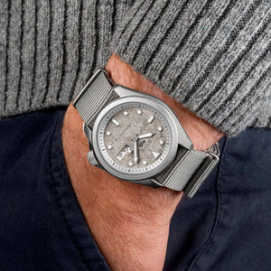 Reloj Seiko 5 Análogo Automático SRPG63K1 Metálico 42mm -Dando la Hora