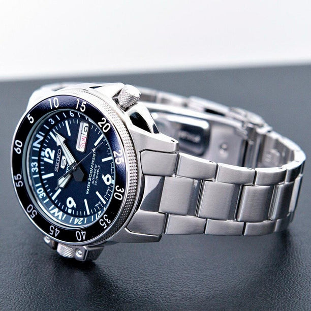 Reloj Seiko 5 Atlas SKZ209J1 Diver's 200m Land Shark - Dando la Hora