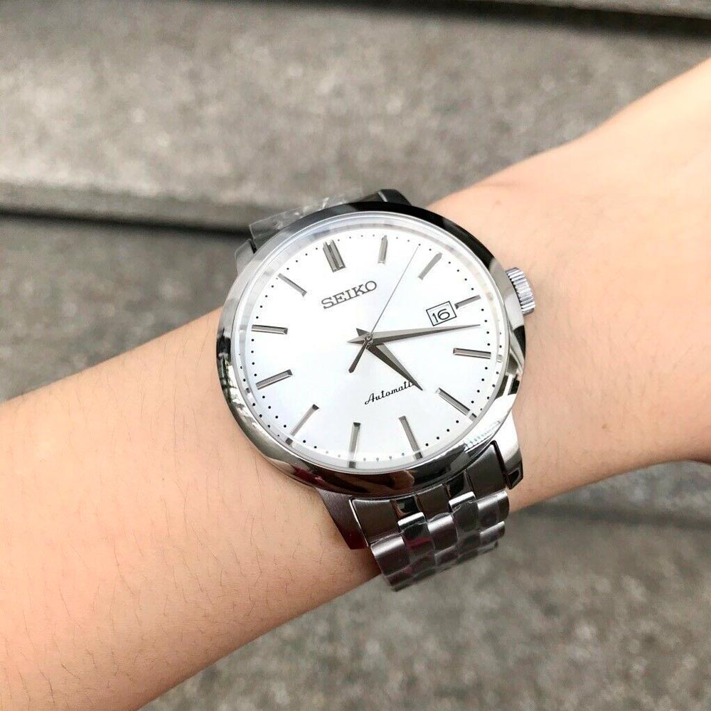 Reloj Seiko Automatic Análogo SRPA23J1  Negro Cuero 42mm Dando la Hora