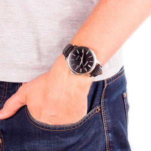 Reloj Seiko Automatic Análogo SRPA27K1 Negro Cuero 42mm Dando la Hora
