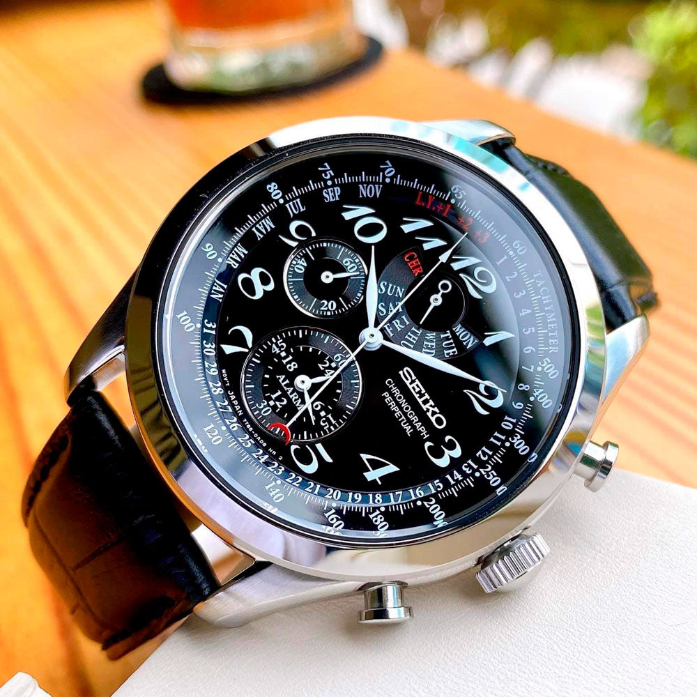 Reloj Seiko Cronograph SPC133P1 Quartz Correa de Cuero Dando la