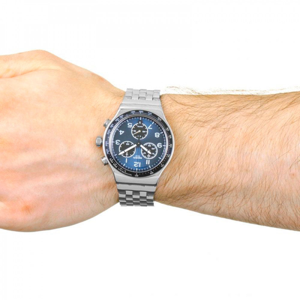 Reloj Swatch YVS423G Boxengasse 43mm Quartz Chronograph  Dando la Hora