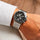 Reloj Swatch YVS444G Night Flight 43mm Quartz Chronograph  Dando la Hora